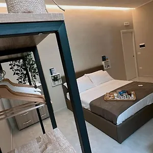 https://la-piazza.hotels-amalfi.com